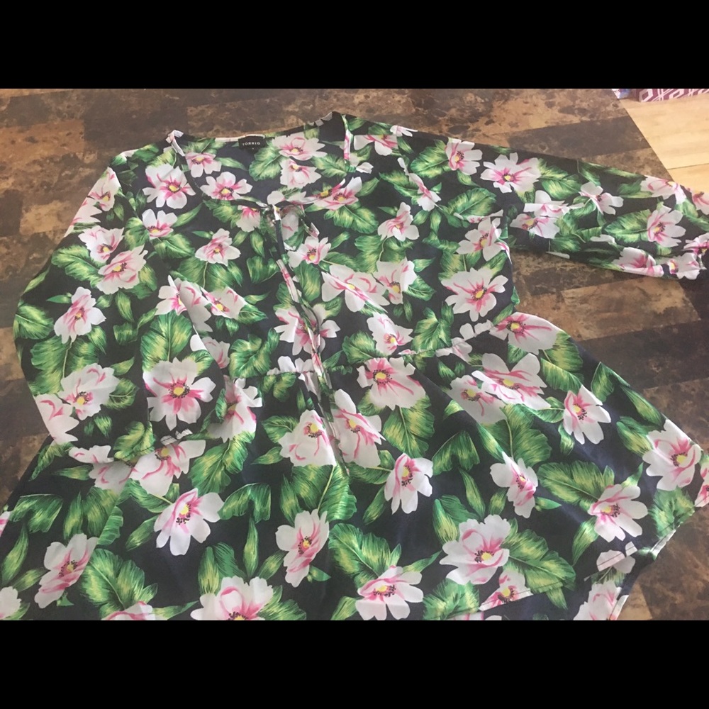 Torrid size 1 floral top
